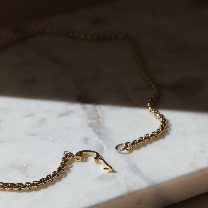 The Aura Chain- Gold
