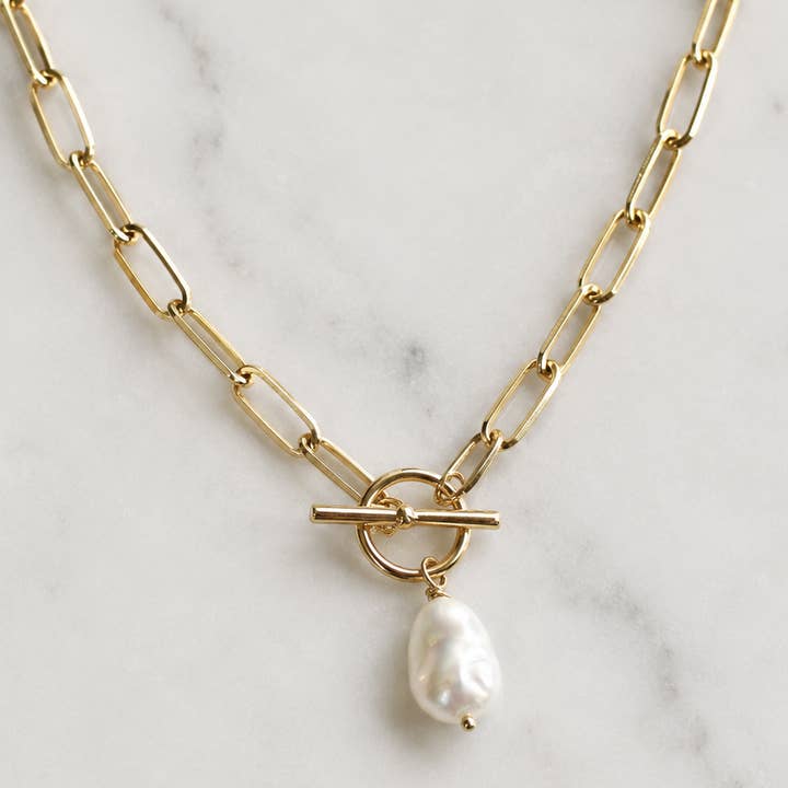 Lola Toggle & Pearl Necklace