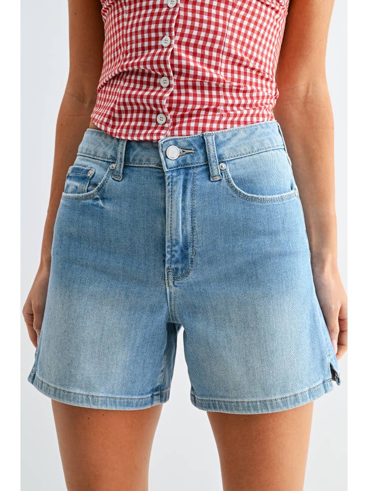 Lightweight Walking Short Regular Hem w/ Slit