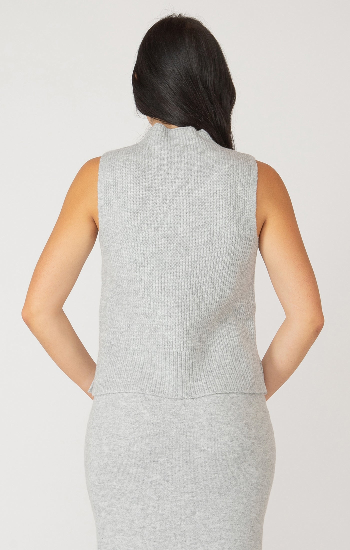 Sleeveless Mockneck Sweater - Light Grey