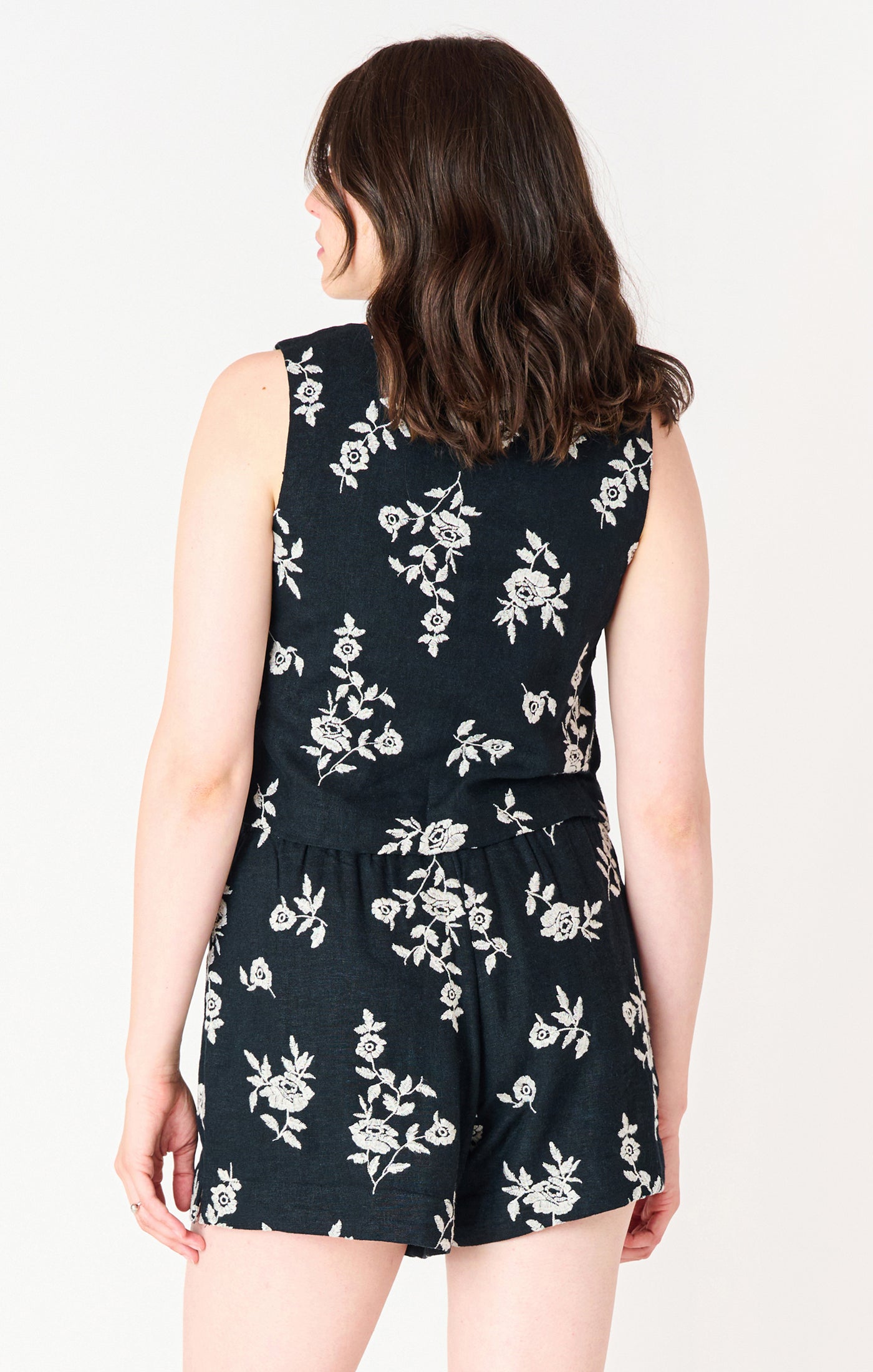 Pull on Embroidered Shorts Black/Ivory Floral